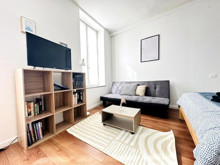 Studio Green Velvet Apartment Лаон Екстериор снимка